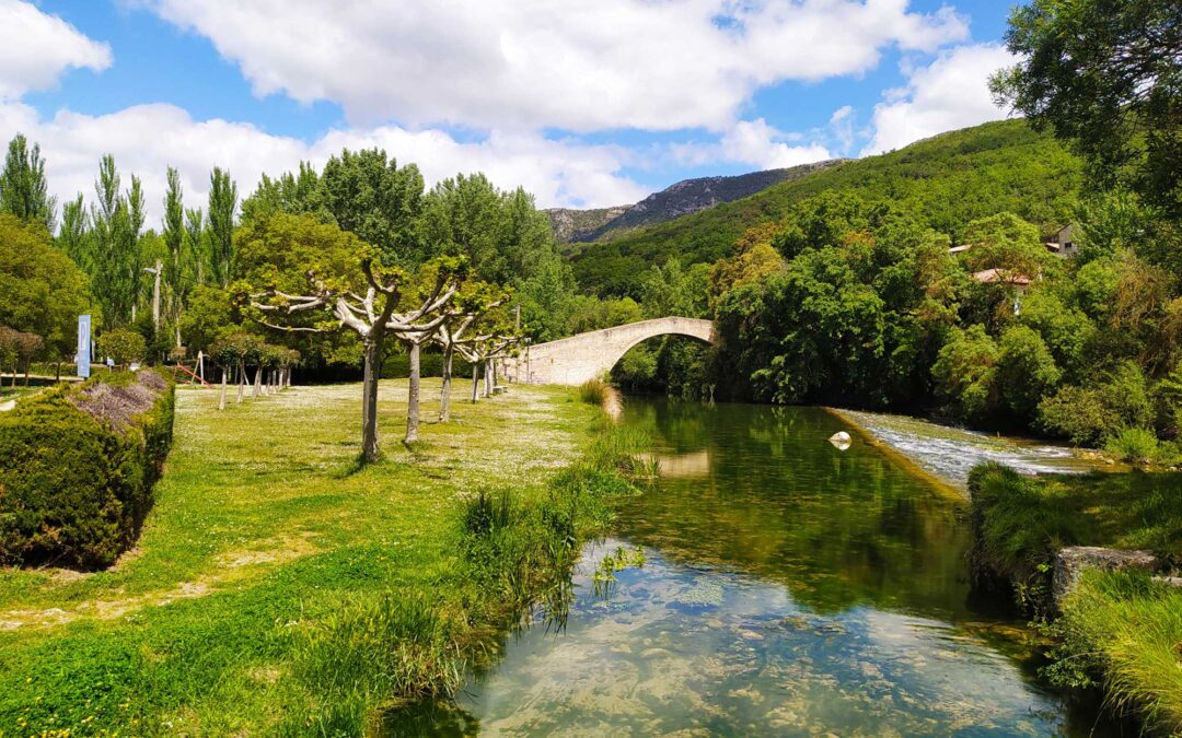 Zone d’accueil de la Zone de Bain Naturelle d’Artabia sur la rivière Urederra